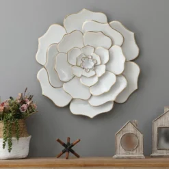 LuxenHome White And Gold Flower Metal Wall Decor -LuxenHome GUEST 014a717c 772a 4d4d a233 561d10e38251