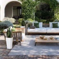 LuxenHome Square Tapered 18.5" H House Planters, Indoor & Outdoor White -LuxenHome GUEST 25305e06 05ad 40e9 acbd 8e0c7edc7f35