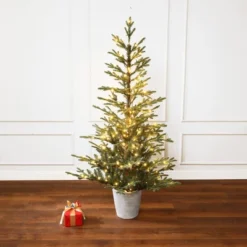 LuxenHome 5.5Ft Pre-Lit Artificial Fir Christmas Tree, Realistic Green Branches & Decorative Planter -LuxenHome GUEST 2576a190 4cc5 4e90 a5b6 eeb81f4932c9