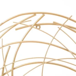 LuxenHome Gold Metal Abstract Swirl Round Wall Decor -LuxenHome GUEST 37545f45 9eda 4609 8e2a 753f9b351d31