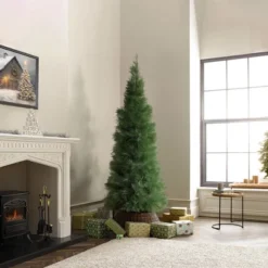 LuxenHome 6Ft Holiday Slim Artificial Pampas Grass Tree In Green -LuxenHome GUEST 3e7353f4 2d50 47b7 a565 2d5638421954