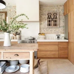 LuxenHome Farmhouse White And Natural MDF Wood Cathedral-Style 2-Door Wall Cabinet -LuxenHome GUEST 54ac1ccf 93e3 4d11 8f5d a76de34379e3