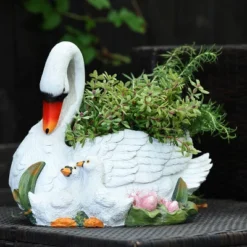 LuxenHome White Resin Swan Family Planter -LuxenHome GUEST bba8a9bb 5475 4029 9458 13649ef512ad