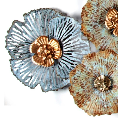 LuxenHome Multi-Color Distressed Flower Metal Wall Decor 4 LuxenHome Multi-Color Distressed Flower Metal Wall Decor - Image 4