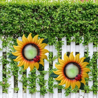 LuxenHome Sunflower Metal And Glass Outdoor Wall Decor 5 LuxenHome Sunflower Metal And Glass Outdoor Wall Decor - Image 5