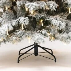 LuxenHome 7.5Ft Snow-Flocked Cedar Christmas Tree Pre-Lit With Teardrop LED Lights & Hinged Branches Green -LuxenHome GUEST ff909617 9ce2 45fe 9e14 da25f6175029